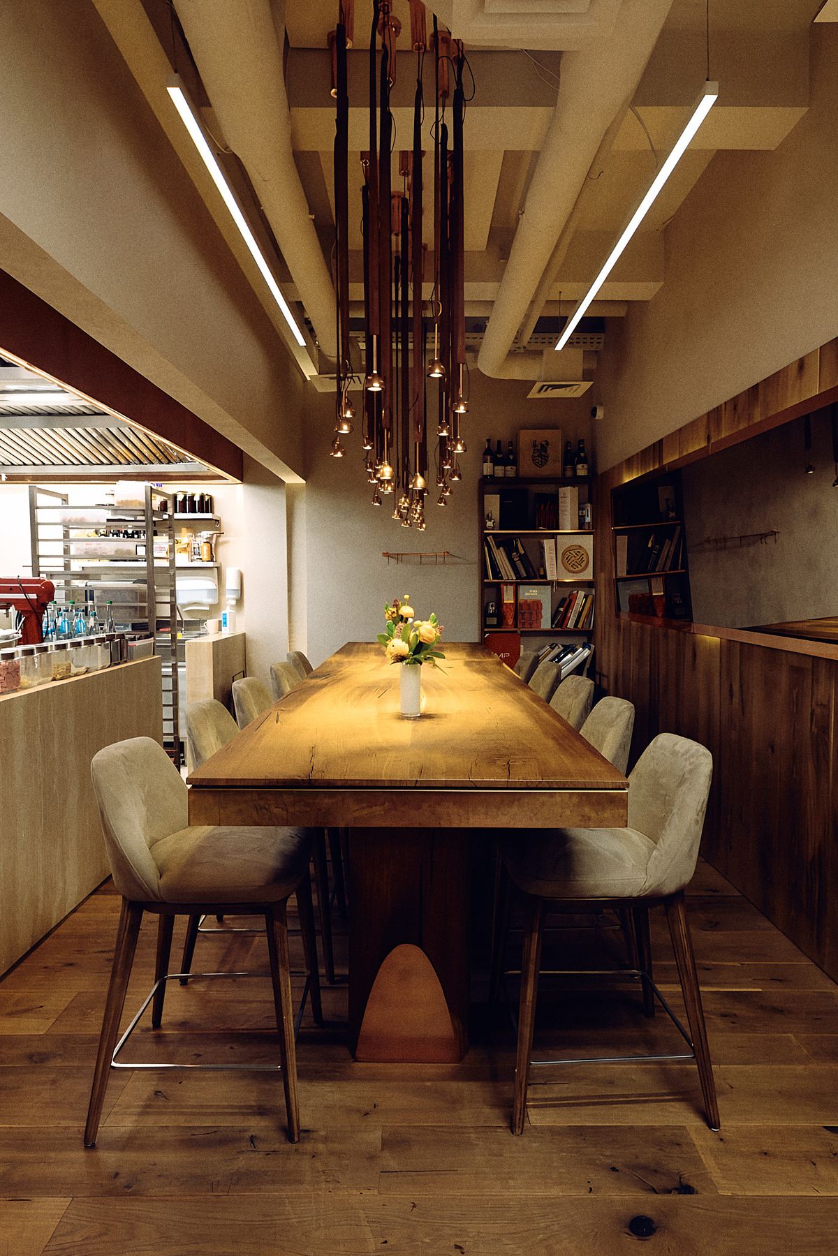 direct view of communal table structure