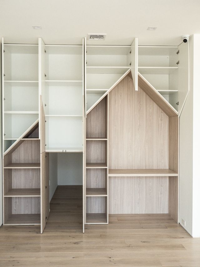 floor-to-ceiling unit with house-shaped desk niche
