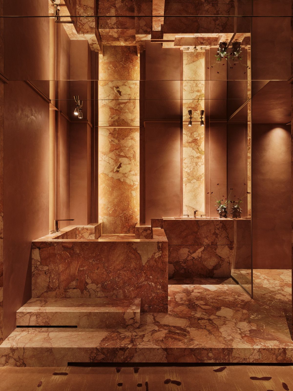 stone tub on a stepped plinth beneath the mirrored ceiling