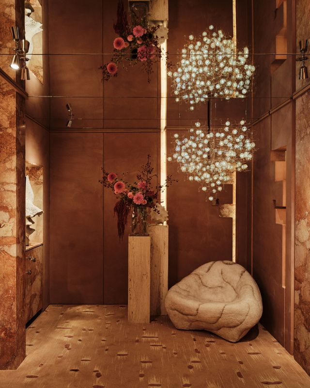 annex seen from the portal, with a hanging light, flowers and a sculpted lounge chair