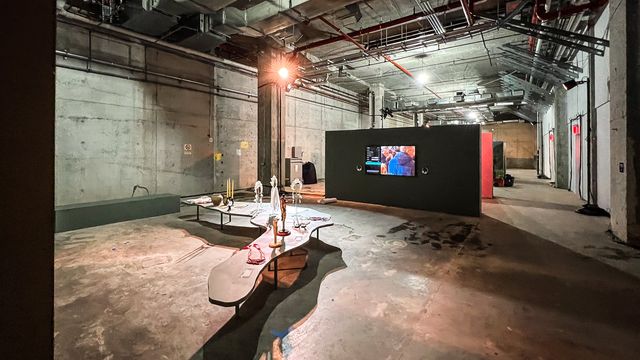concrete gallery with partition screens and spotlight