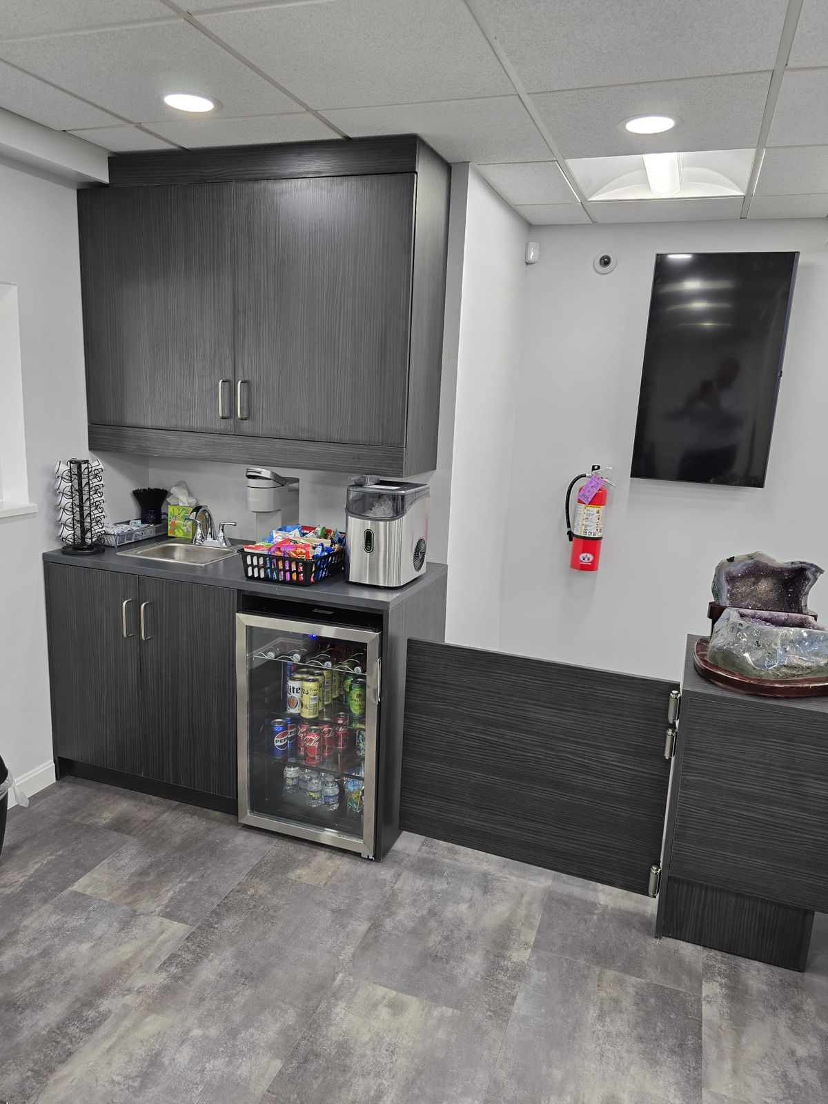 integrated refreshment and hospitality station