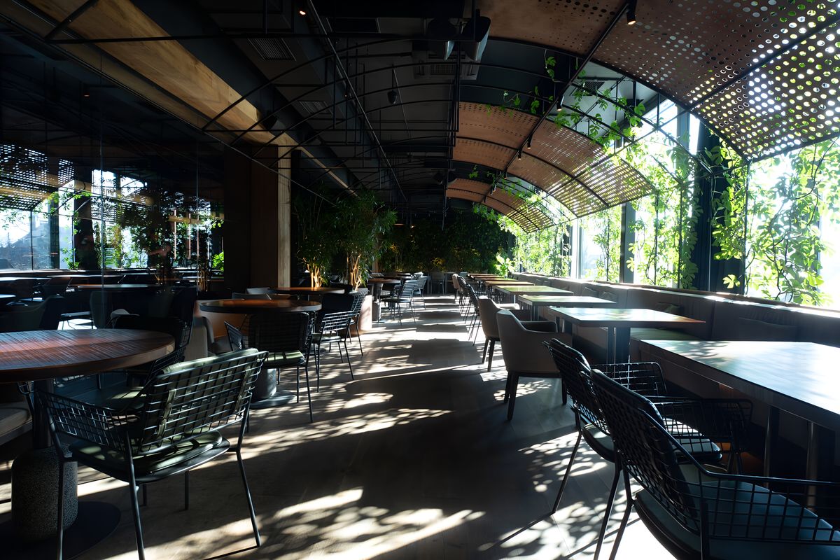 dining colonnade view