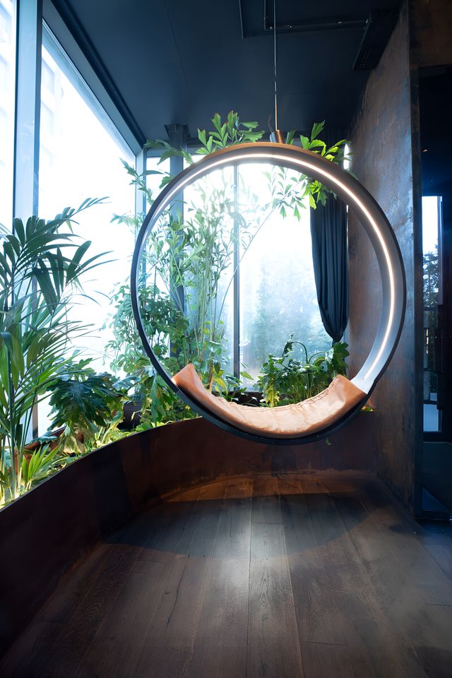 illuminated swing detail
